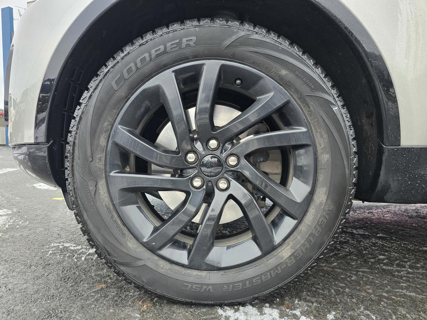 Landrover Discovery 5 HSE - Vél í ábyrgð - 5/2017 - 126þ. km