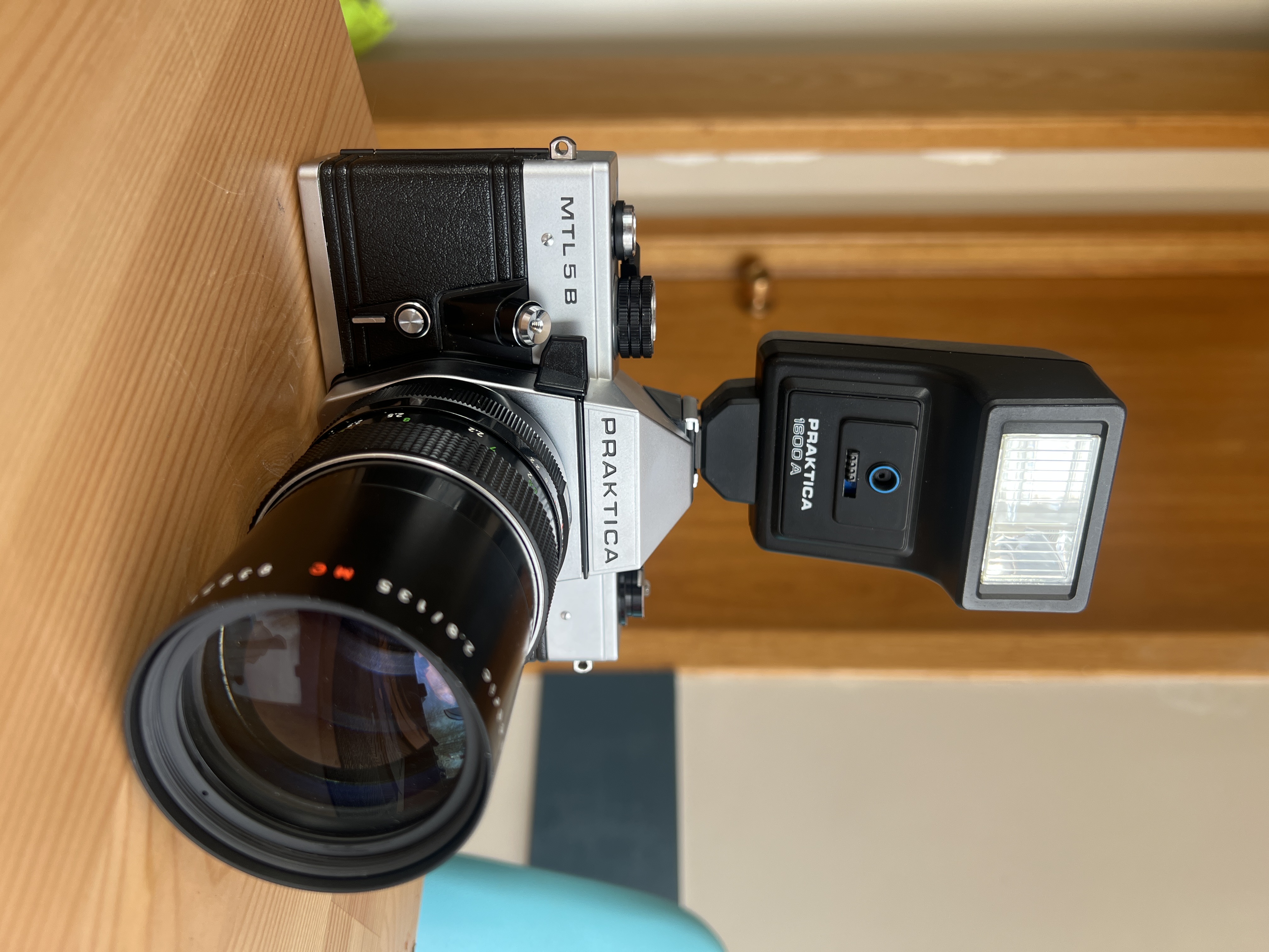 Praktica MTL5b and flash
