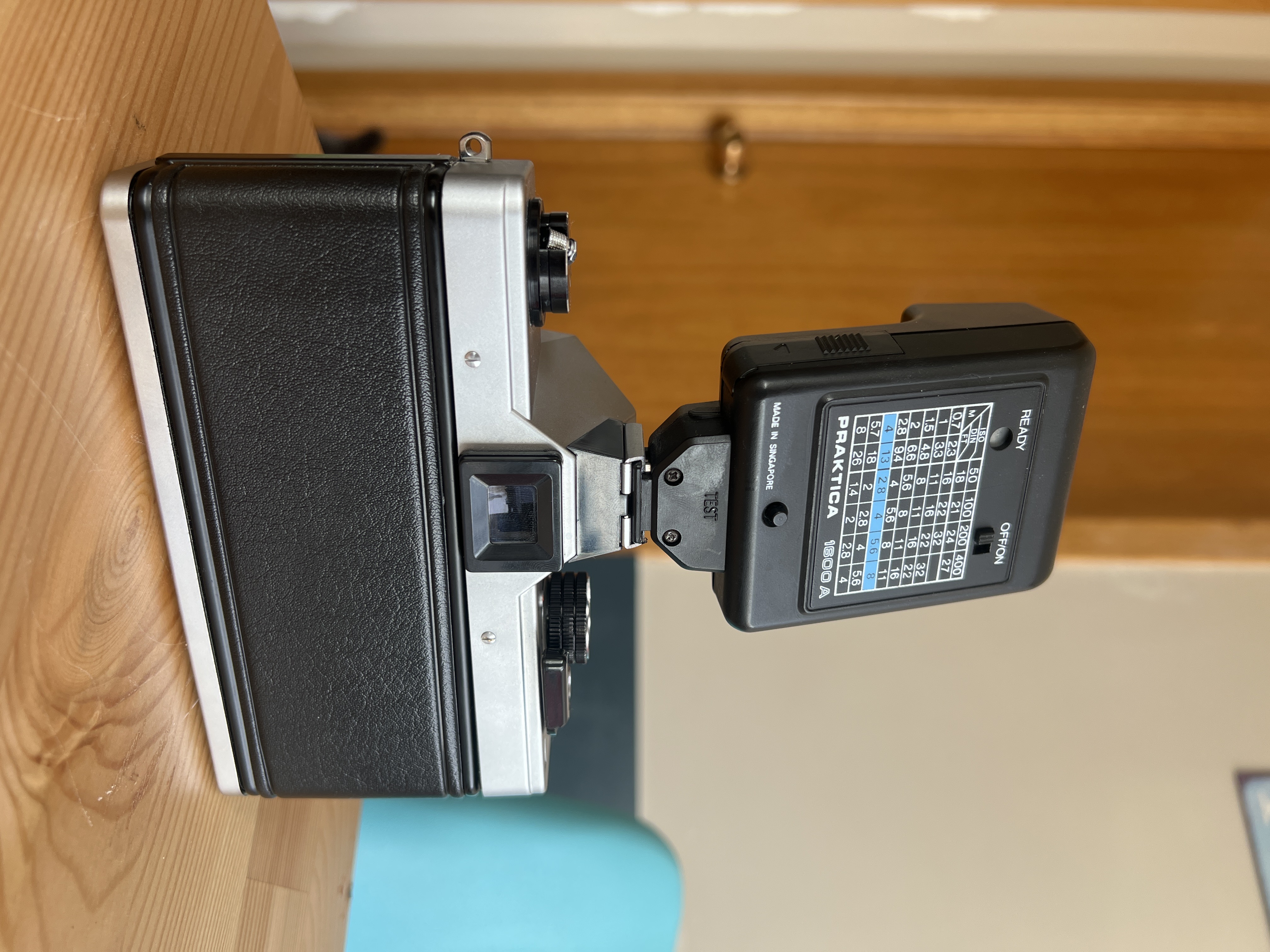 Praktica MTL5b and flash