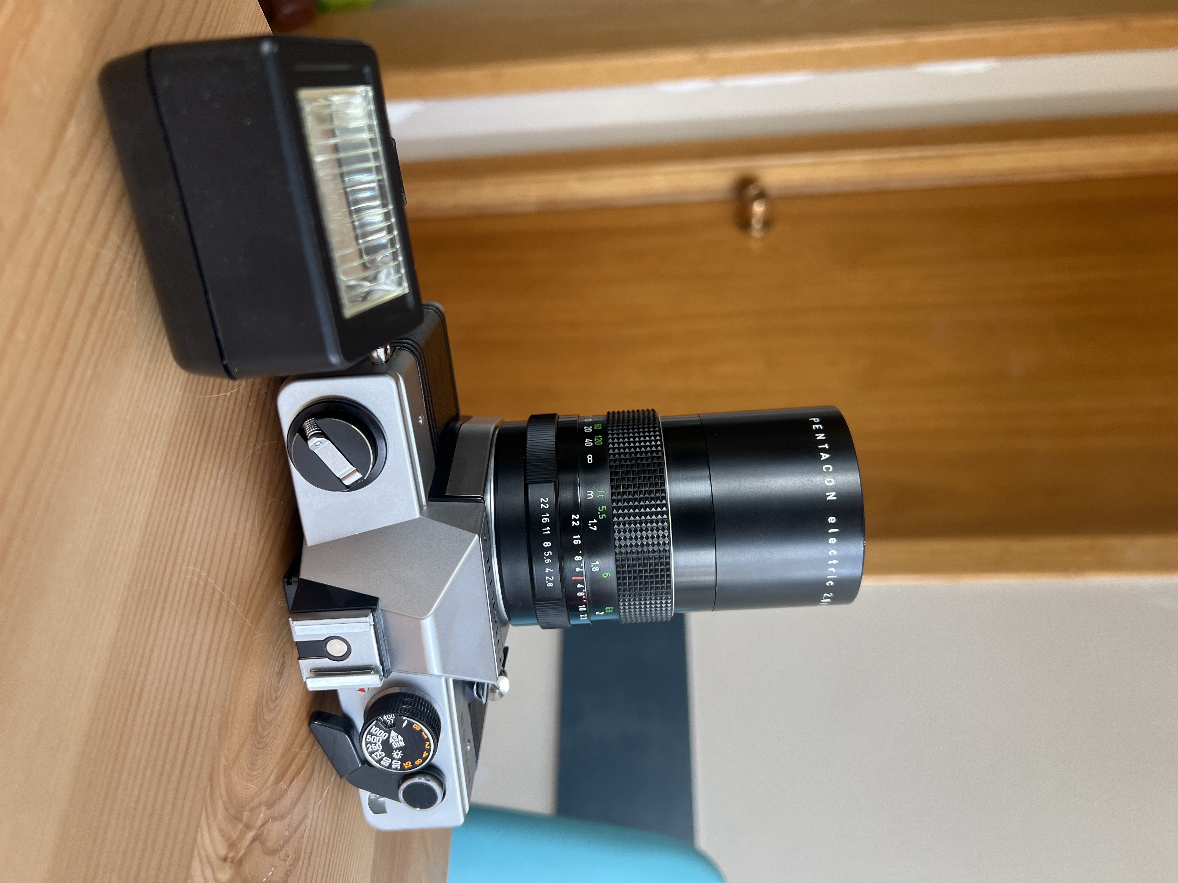 Praktica MTL5b and flash